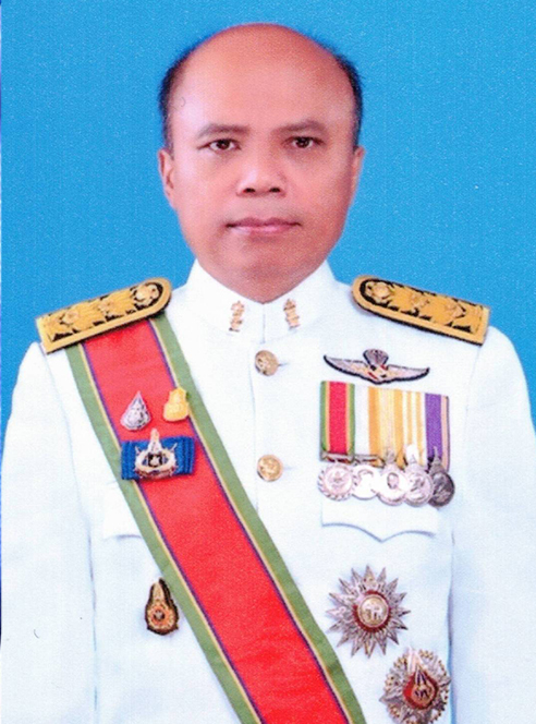 นายภัทรพงศ์ หมวกสกุล